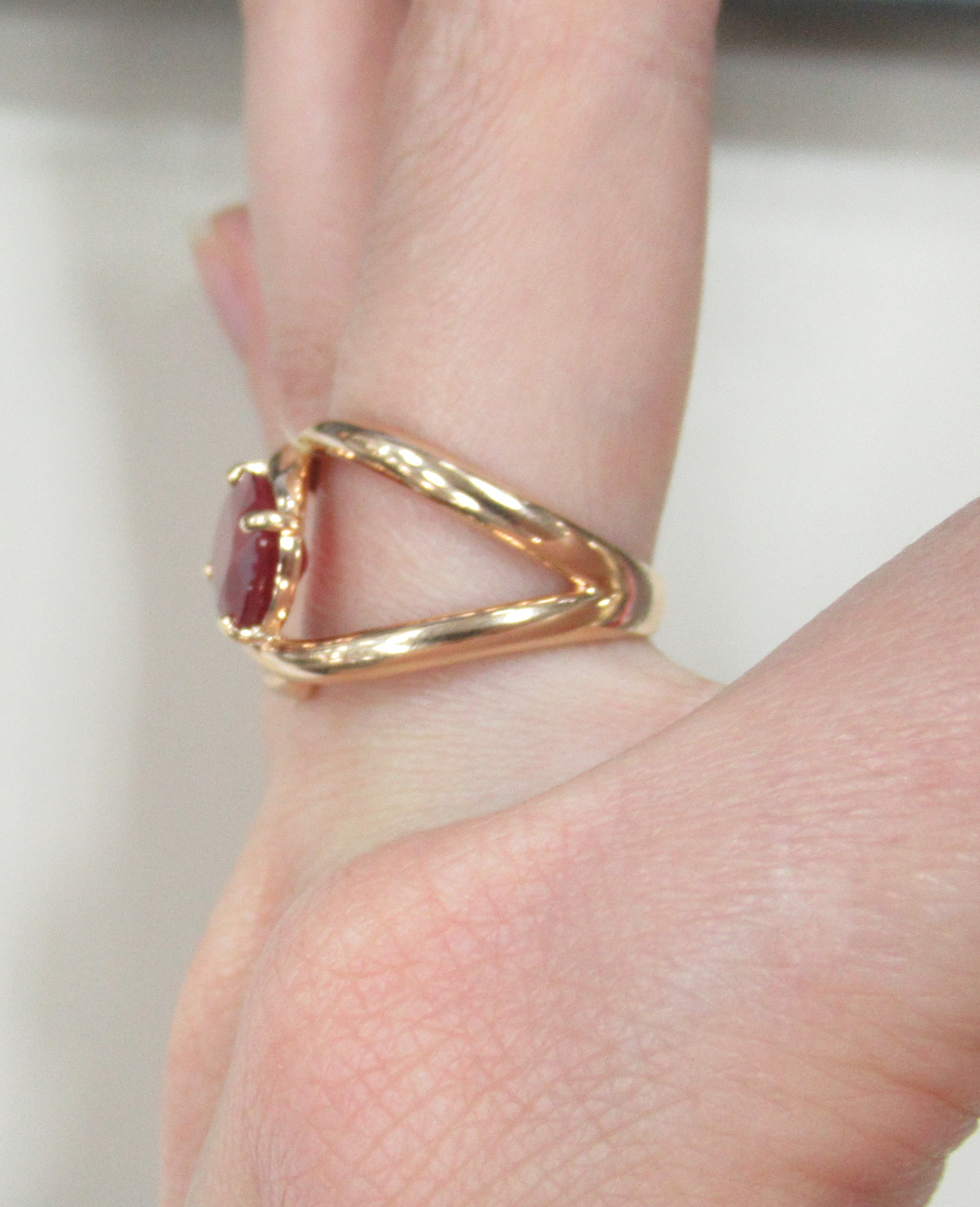 Серебряное кольцо с рубином